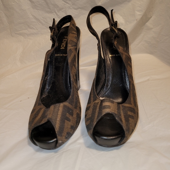 BRAND NEW Fendi heels - Picture 4 of 6